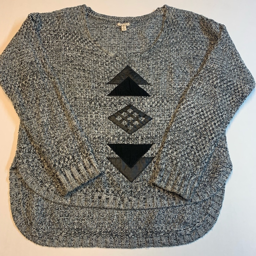 Womens Eyeshadow M long sleeve sweater medium black and white, geometric design